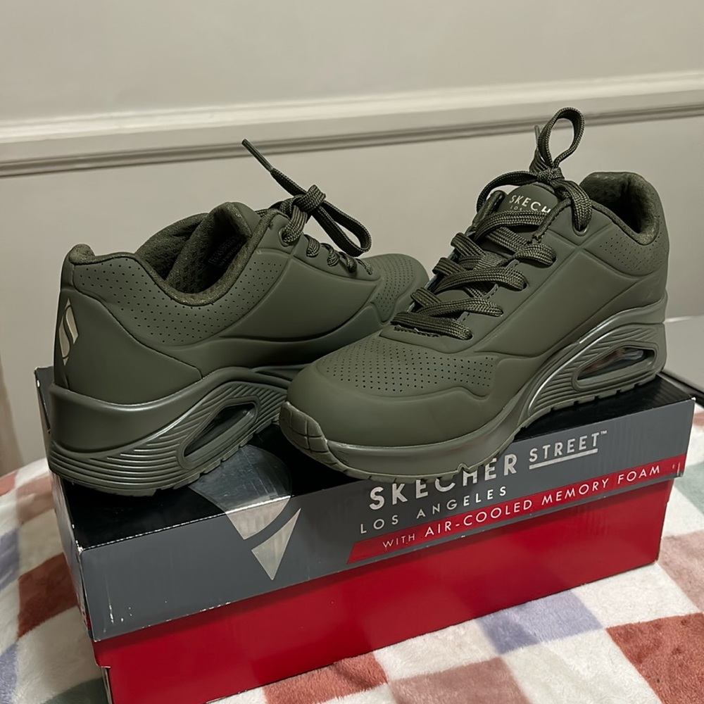 Sketchers, STREET SIZE W 7.5 olive